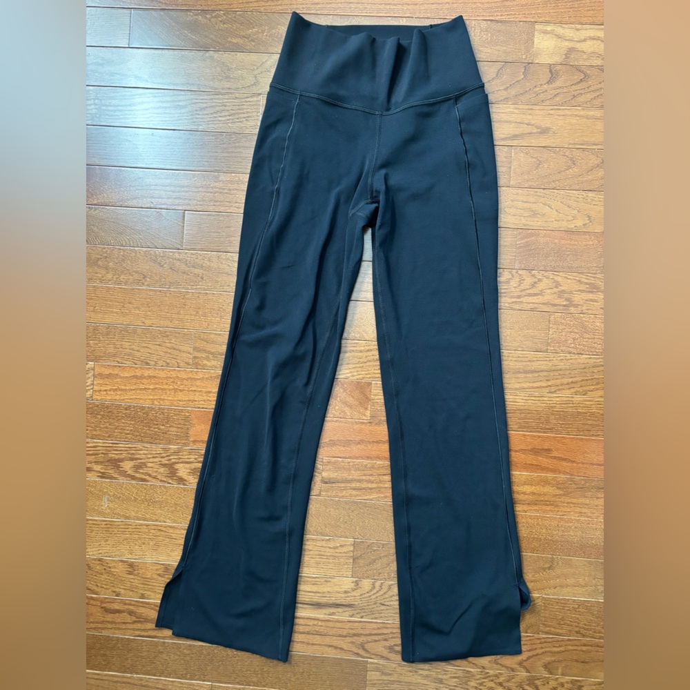 Athleta Transcend Stash straight leg with side split & side pockets